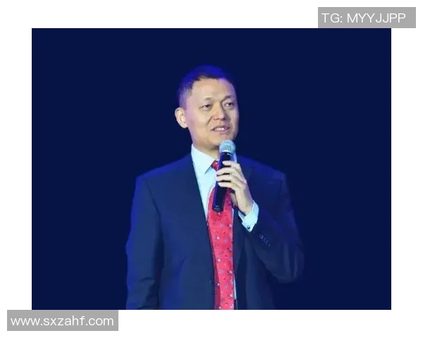 琼斯的传奇人生与事业探索：从平凡到卓越的奋斗历程与启示