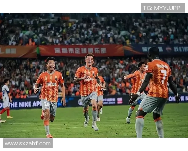 大连人对决重庆人激战正酣双方全力争胜展现足球激情与团队精神